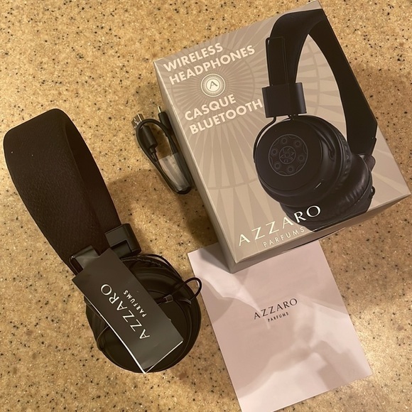 Brand New Azzaro Black Over Ear Wireless Headphones - Picture 7 of 7